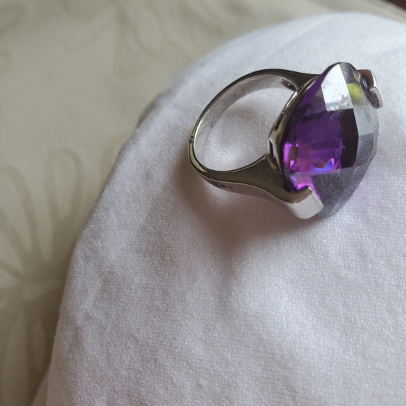 Jewelry - Picture 2 of 2